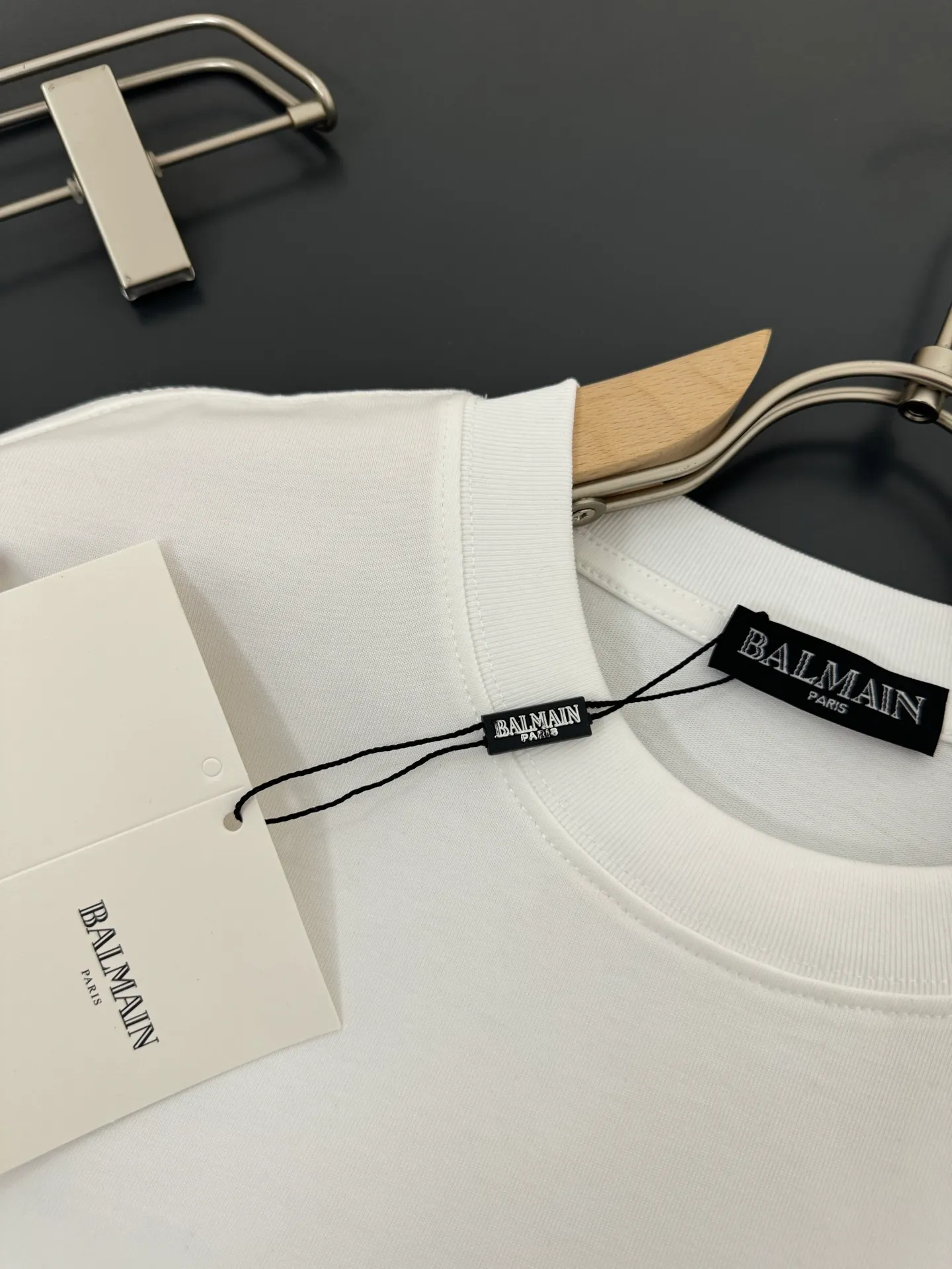 Balmain Balmain g-gram heavy cotton T-shirt, thick Breathable loose fit, printed logo design, spring and summer New Arrival round neck fashionable short-sleeved T-shirt, comfortable against the skin, durable and easy to wear, meticulous original craftsmanship, a must-have for casual Versatile Color: Black White Sizes: S M L XL XXL